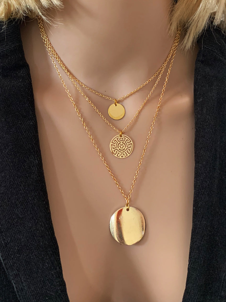 Oval Link Chain and Coin Pendant Layered Necklace gold – ADORNIA